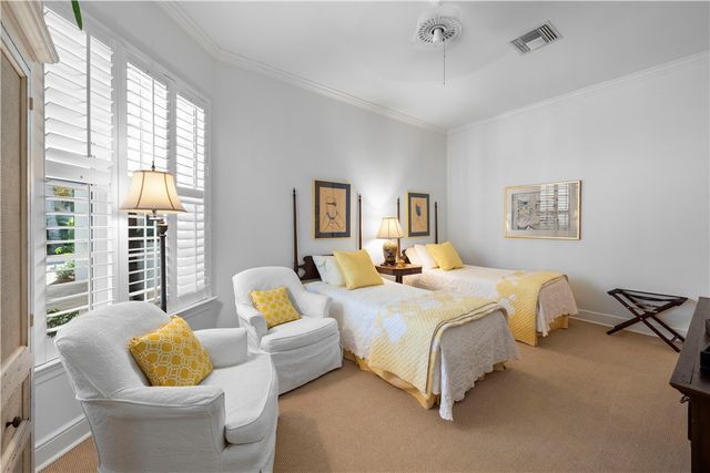 704 Grove Place, Vero Beach, FL 32963