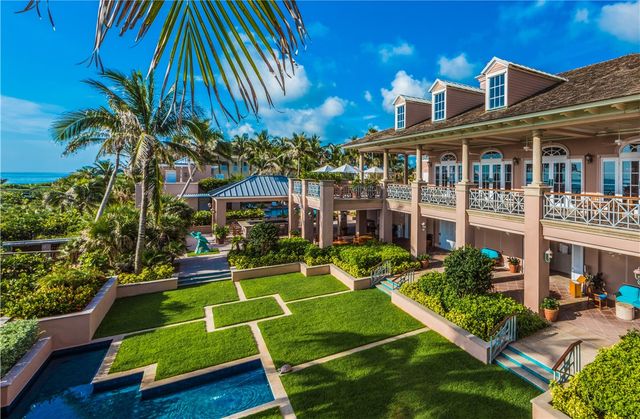 704 Grove Place, Vero Beach, FL 32963