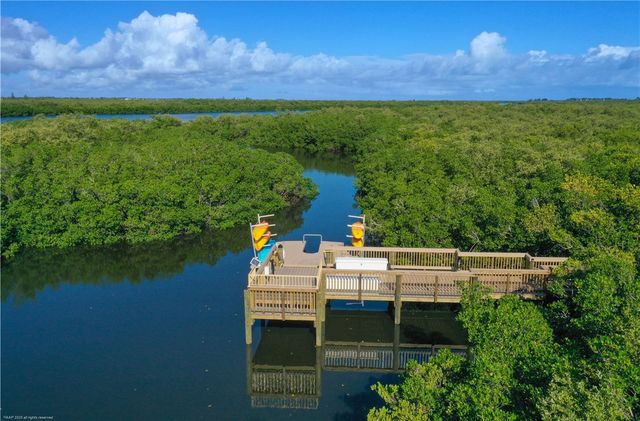 704 Grove Place, Vero Beach, FL 32963