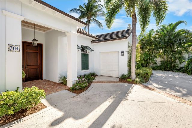 704 Grove Place, Vero Beach, FL 32963