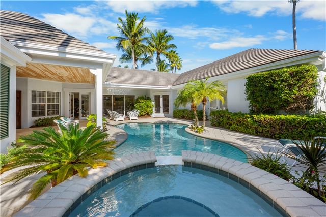 704 Grove Place, Vero Beach, FL 32963