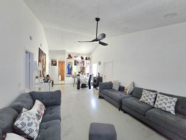 1530 Royal Forest Court, West Palm Beach, FL 33406