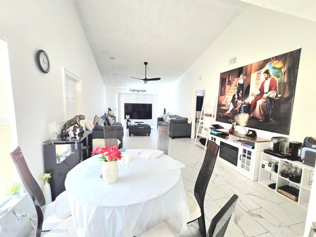 1530 Royal Forest Court, West Palm Beach, FL 33406