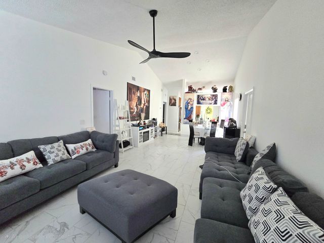 1530 Royal Forest Court, West Palm Beach, FL 33406