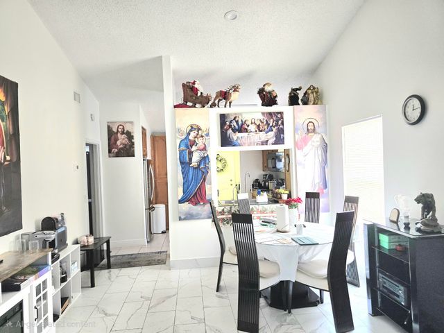 1530 Royal Forest Court, West Palm Beach, FL 33406
