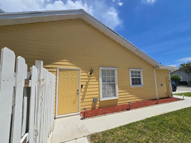 1530 Royal Forest Court, West Palm Beach, FL 33406