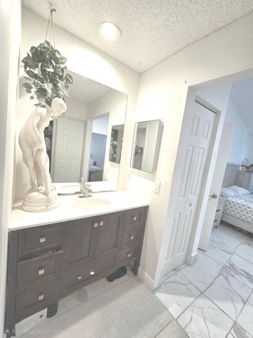 1530 Royal Forest Court, West Palm Beach, FL 33406