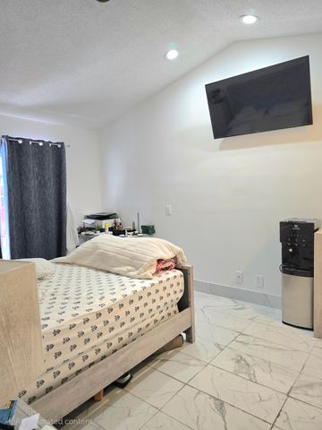 1530 Royal Forest Court, West Palm Beach, FL 33406