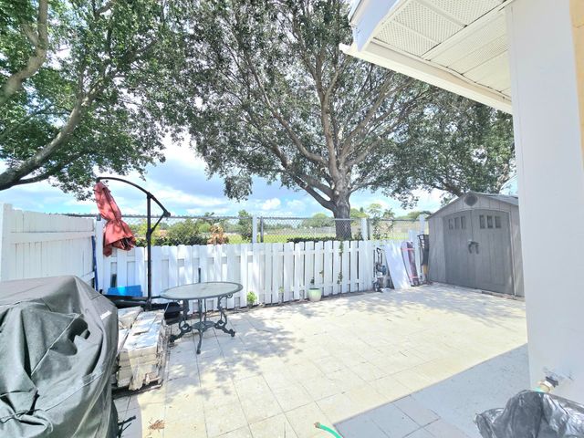 1530 Royal Forest Court, West Palm Beach, FL 33406