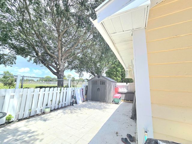 1530 Royal Forest Court, West Palm Beach, FL 33406