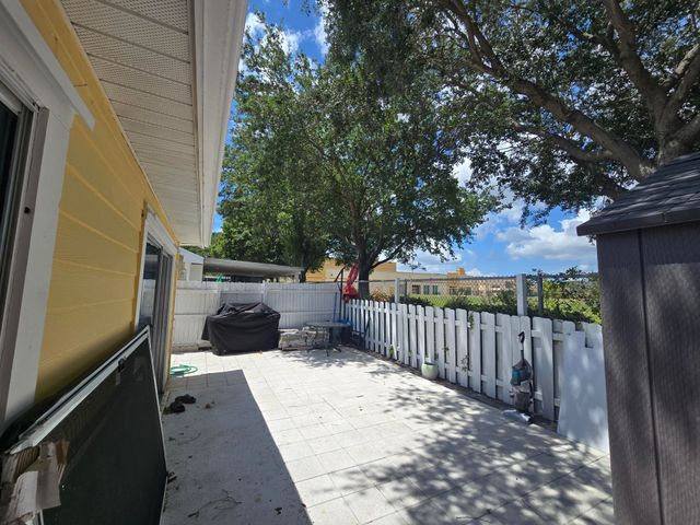 1530 Royal Forest Court, West Palm Beach, FL 33406