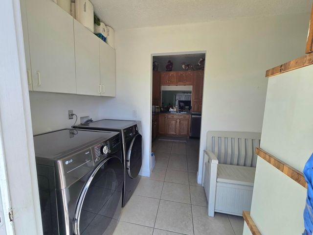 1530 Royal Forest Court, West Palm Beach, FL 33406