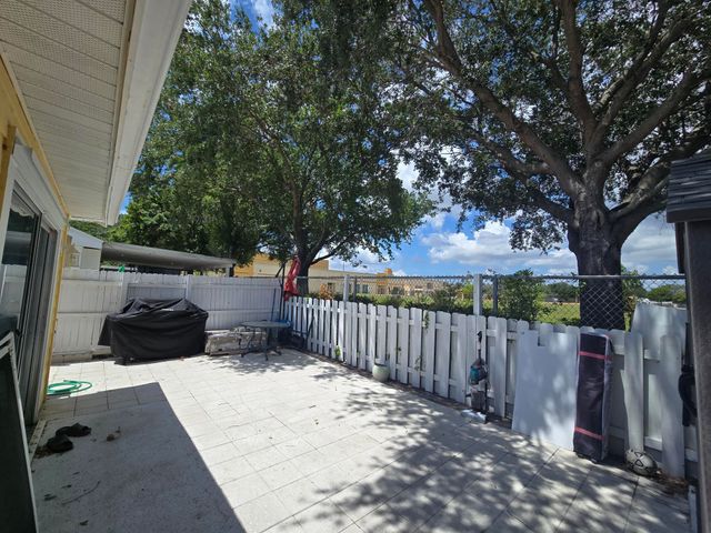 1530 Royal Forest Court, West Palm Beach, FL 33406