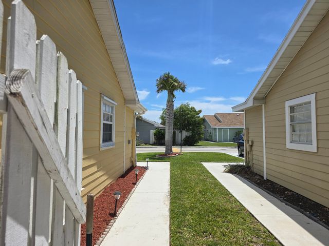 1530 Royal Forest Court, West Palm Beach, FL 33406