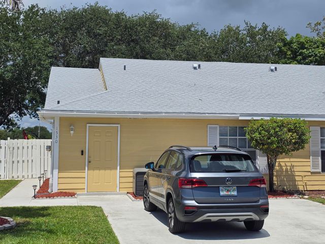 1530 Royal Forest Court, West Palm Beach, FL 33406