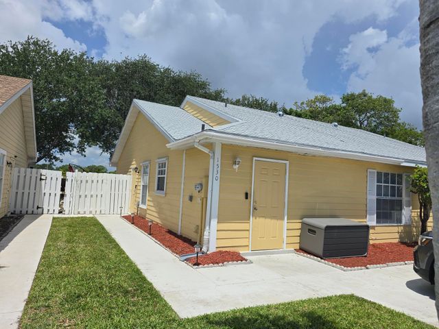 1530 Royal Forest Court, West Palm Beach, FL 33406