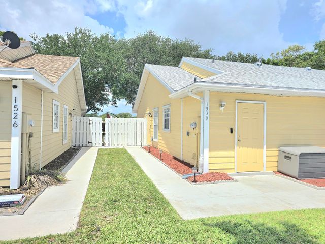 1530 Royal Forest Court, West Palm Beach, FL 33406