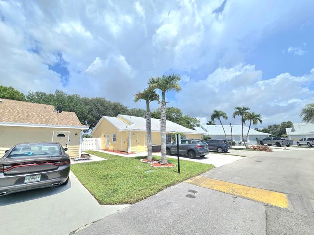 1530 Royal Forest Court, West Palm Beach, FL 33406