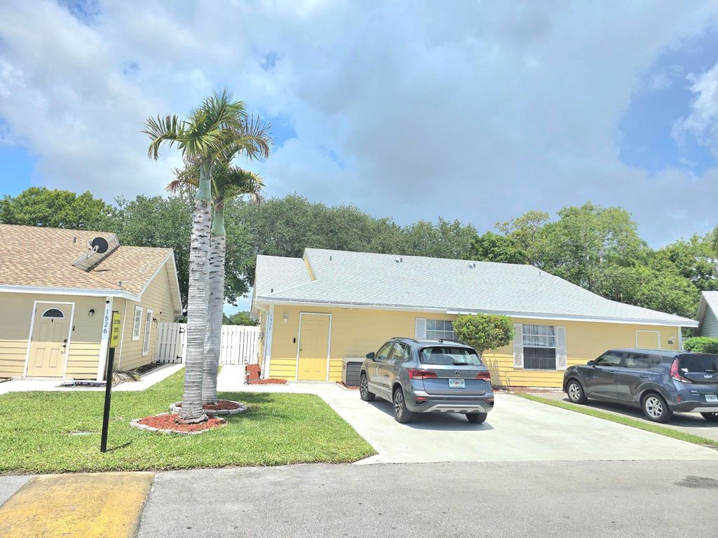1530 Royal Forest Court, West Palm Beach, FL 33406