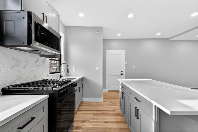 22 WEST 10TH ST, Bayonne, NJ 07002