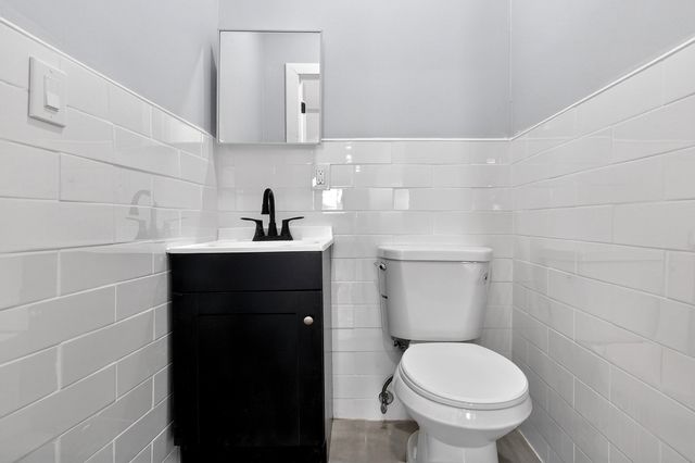 22 WEST 10TH ST, Bayonne, NJ 07002