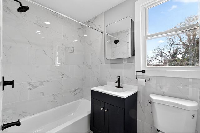 22 WEST 10TH ST, Bayonne, NJ 07002