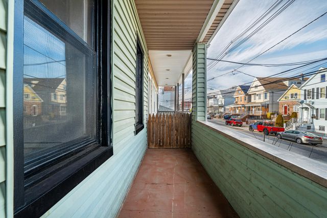 22 WEST 10TH ST, Bayonne, NJ 07002