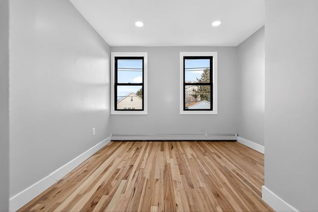 22 WEST 10TH ST, Bayonne, NJ 07002