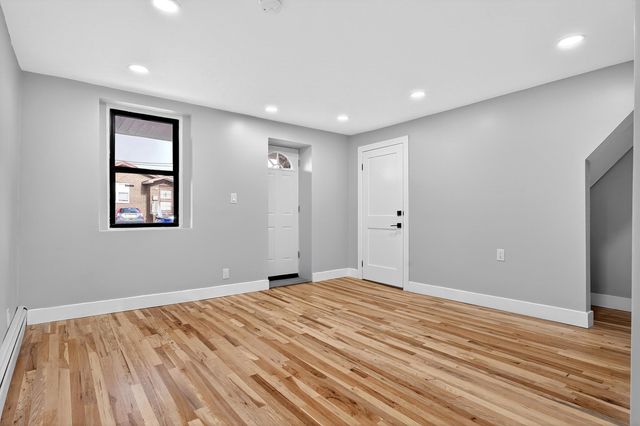 22 WEST 10TH ST, Bayonne, NJ 07002