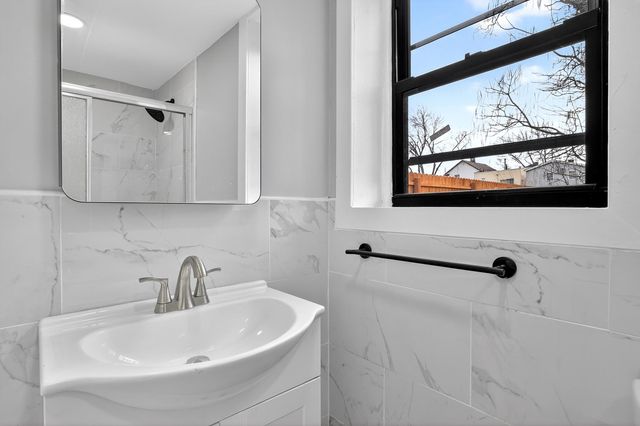 22 WEST 10TH ST, Bayonne, NJ 07002