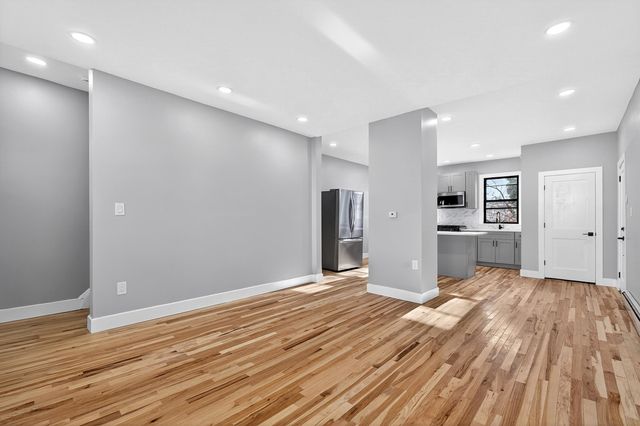 22 WEST 10TH ST, Bayonne, NJ 07002