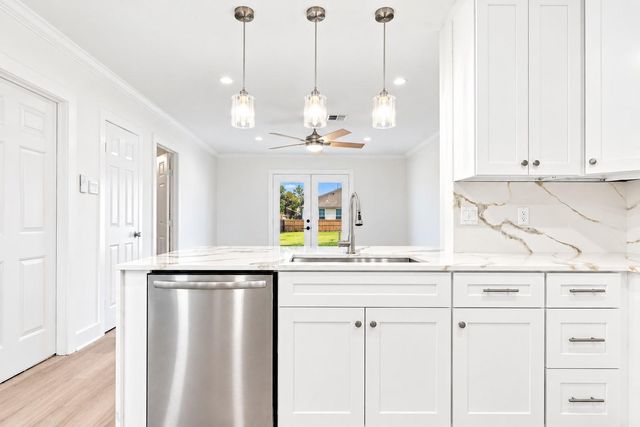 3914 Beran Drive, Houston, TX 77045