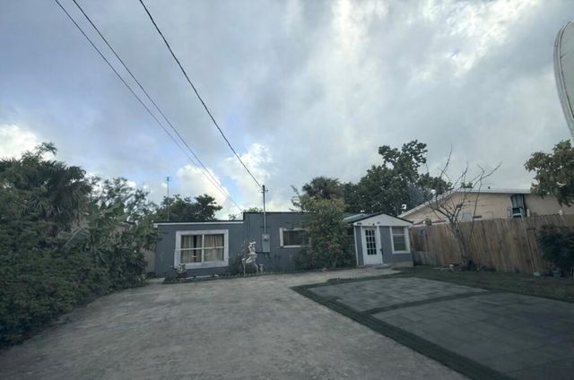 2686 Summit Boulevard, West Palm Beach, FL 33406