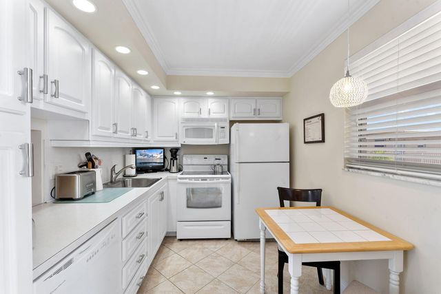 2515 NE 2nd Court 405, Boynton Beach, FL 33435