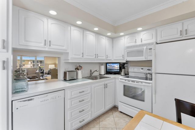 2515 NE 2nd Court 405, Boynton Beach, FL 33435