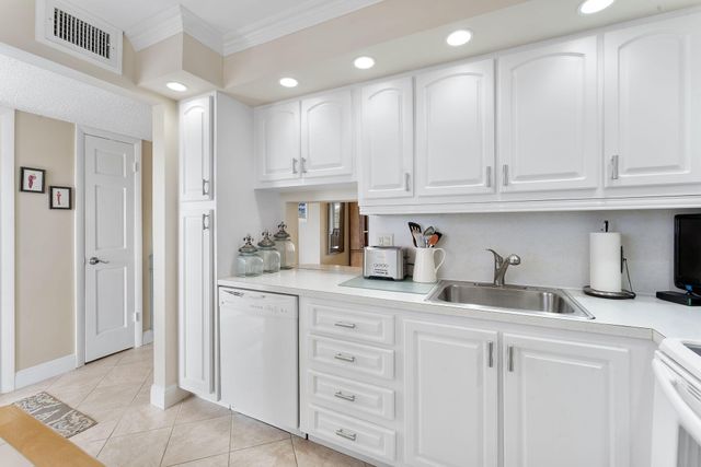 2515 NE 2nd Court 405, Boynton Beach, FL 33435