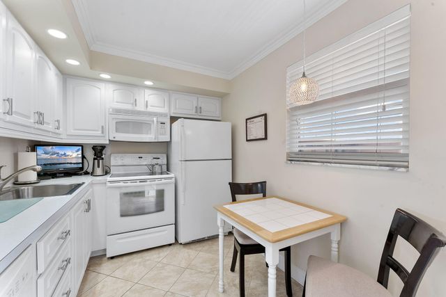 2515 NE 2nd Court 405, Boynton Beach, FL 33435