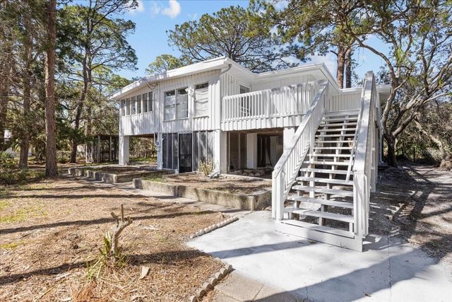 1149 SHELL CREST AVENUE, Cedar Key, FL 32625