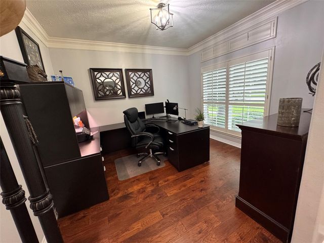 1011 Oak Park Lane, Friendswood, TX 77546