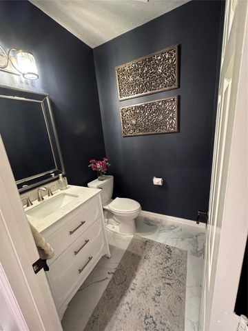 1011 Oak Park Lane, Friendswood, TX 77546