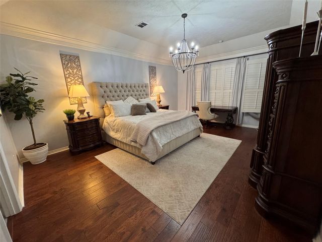 1011 Oak Park Lane, Friendswood, TX 77546