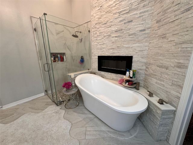 1011 Oak Park Lane, Friendswood, TX 77546