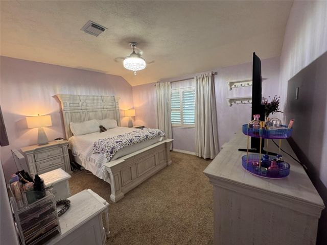 1011 Oak Park Lane, Friendswood, TX 77546