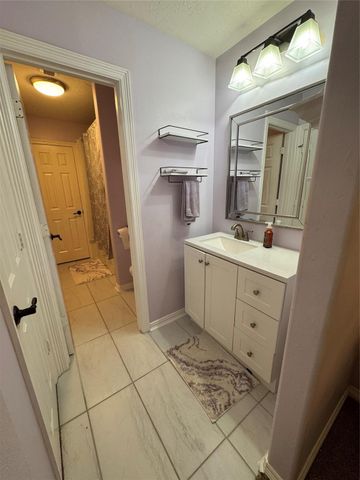 1011 Oak Park Lane, Friendswood, TX 77546