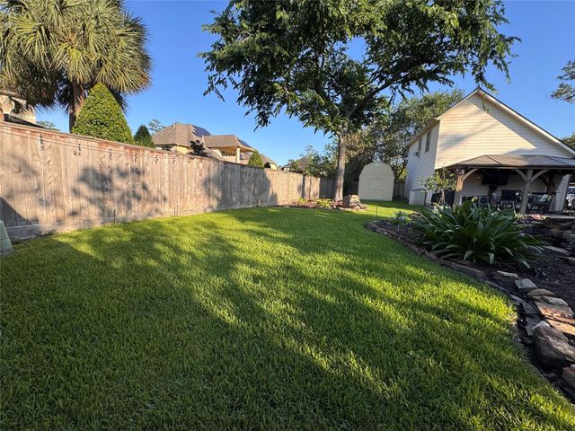 1011 Oak Park Lane, Friendswood, TX 77546