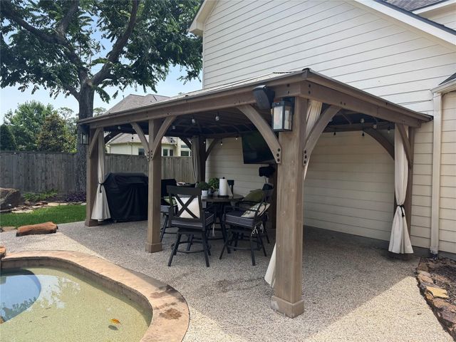 1011 Oak Park Lane, Friendswood, TX 77546
