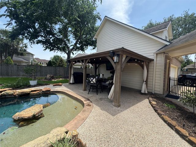 1011 Oak Park Lane, Friendswood, TX 77546