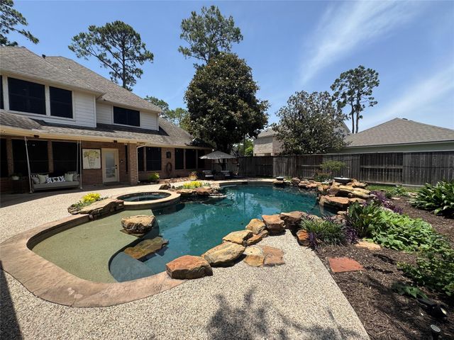 1011 Oak Park Lane, Friendswood, TX 77546