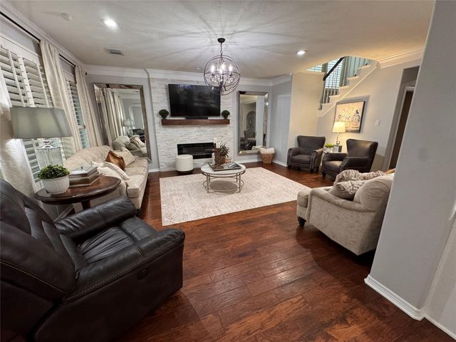 1011 Oak Park Lane, Friendswood, TX 77546