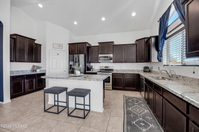 540 S Courts Redford Drive, Vail, AZ 85641